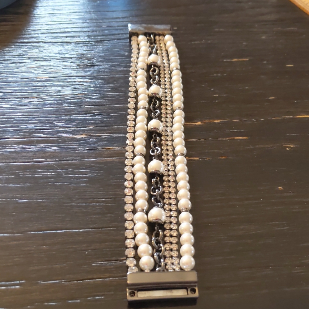 Elegant Silver and Pearl Bracelet